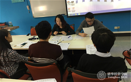 6-CDC老师与企业嘉宾为金融硕深圳班同学们做分组模拟面试_meitu_6.jpg